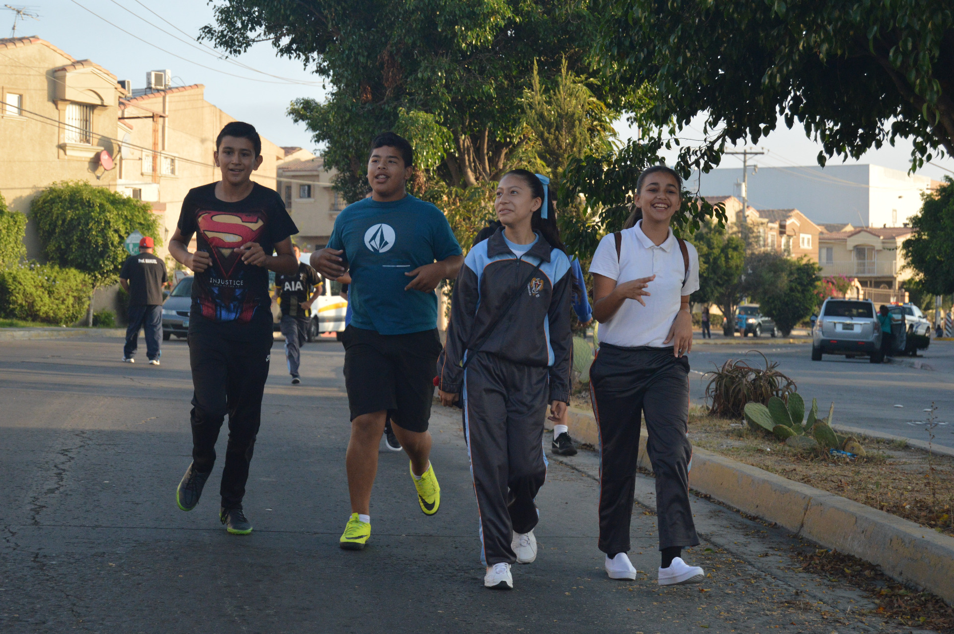 Alumnos de primero y segundo grado en la carrera.