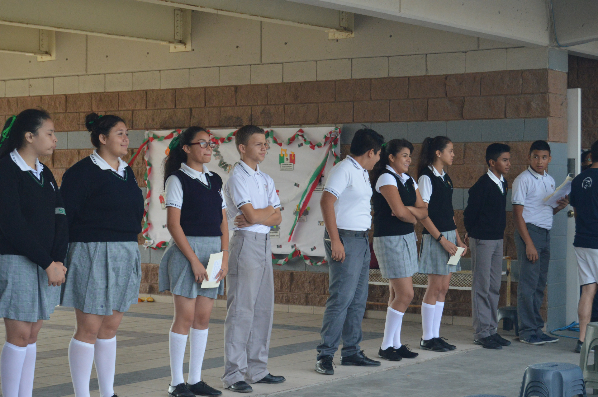 Alumnos de 3ero. B durante la Asamblea Cívica.